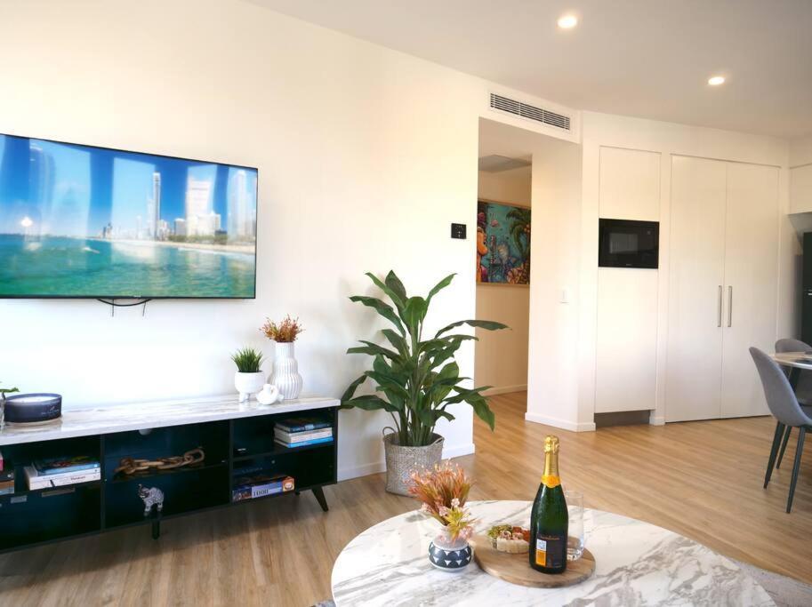 Modern 1 Brm Apartment With Pool Close To Beach Gold Coast Exteriér fotografie